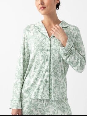 NWT Cozy Earth Size M Long Sleeve Bamboo Shirt In  Celadon Toile Pattern